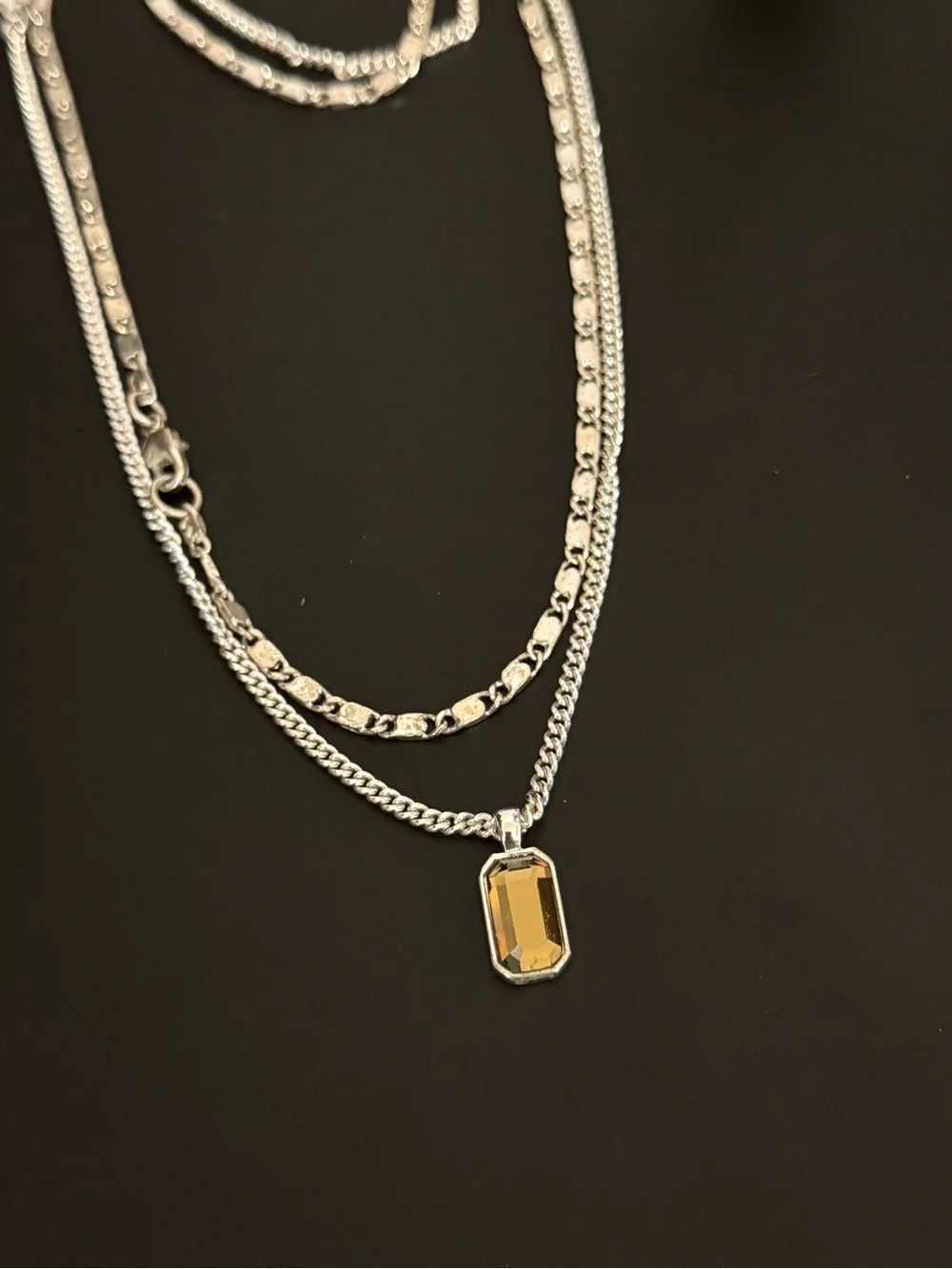 Silver‎ Tone Chains Necklace with Amber Glass Pendant (B1)